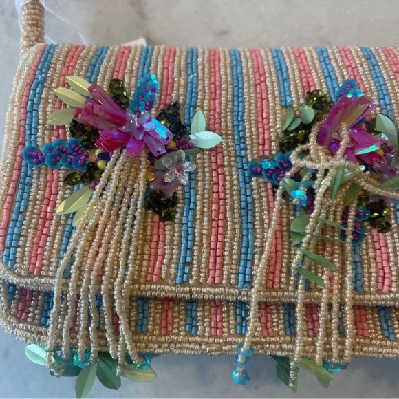 Beaded decorative handbag. Snap closure! New tags - Picture 2 of 5
